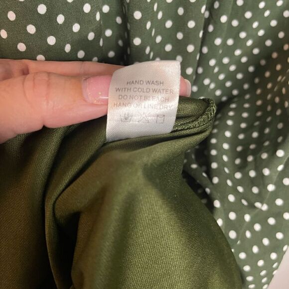 D11 Andree Size Large Polka Dot Dress with Embroidery and Flutter Sleeves - Picture 5 of 8